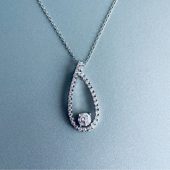 Shiny Pave Cubic Zirconia Elegant Tear Drop Sterling Silver Pendant Neck…